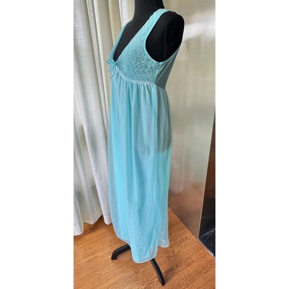 Vintage 60s slip-on negligee, aqua blue, empire waist, smocked bodice sleeveless - Picture 4 of 8
